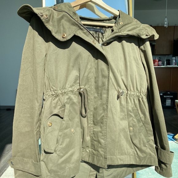 Zara Safari Jacket with detachable quilted vest. - Picture 2 of 6